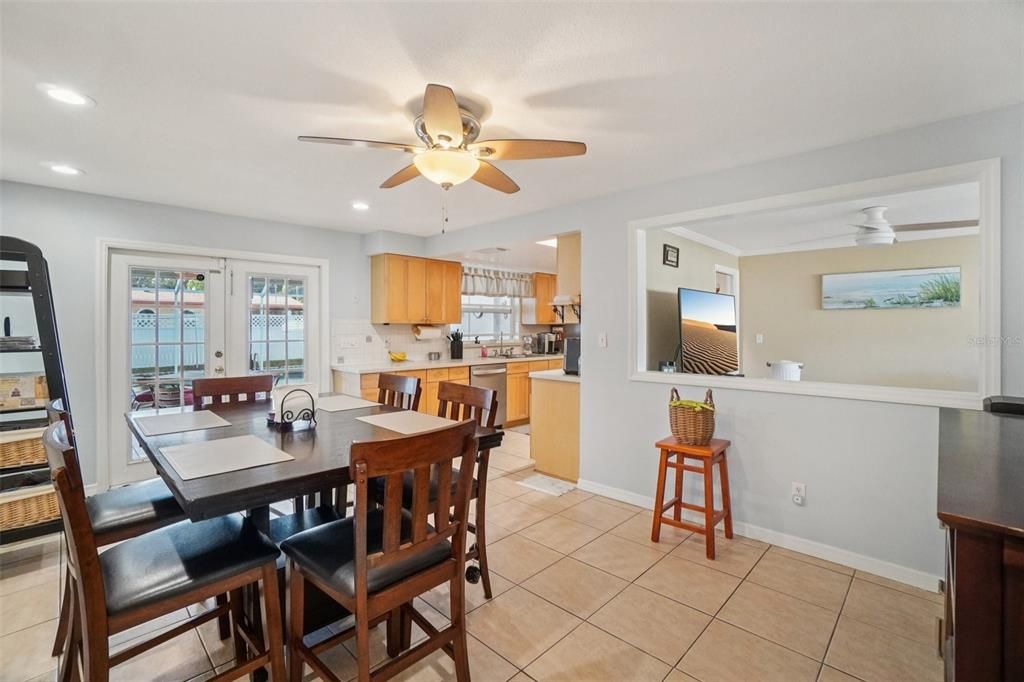 合同活跃: $450,000 (3 贝兹, 2 浴室, 1529 平方英尺)