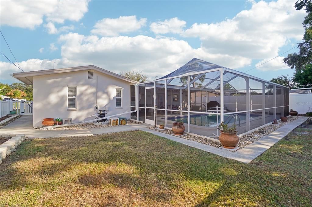 合同活跃: $450,000 (3 贝兹, 2 浴室, 1529 平方英尺)