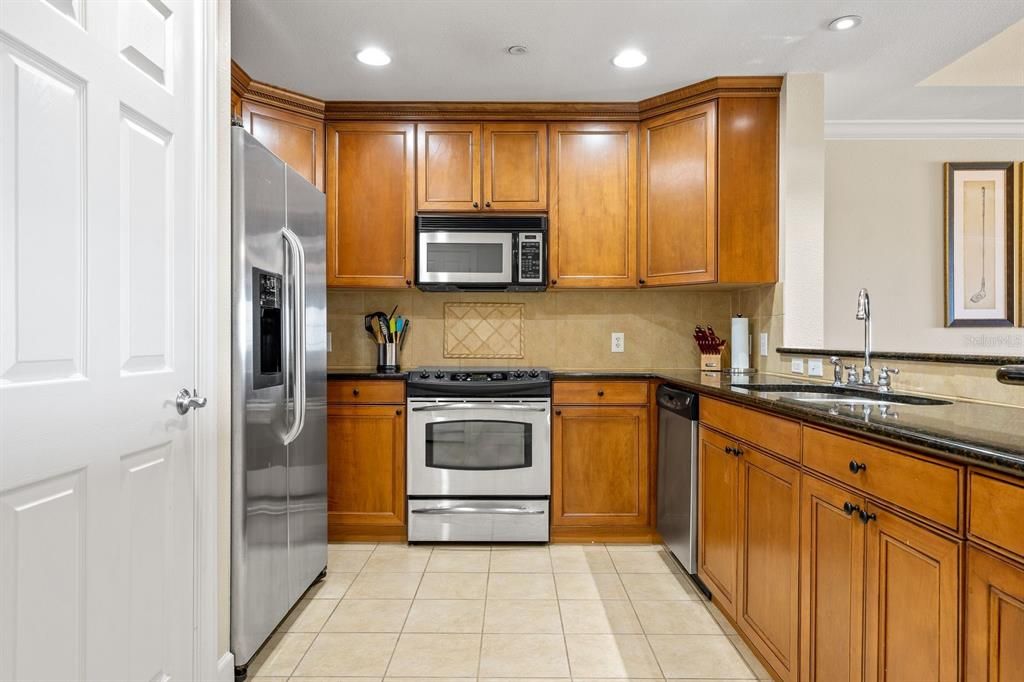 На продажу: $419,800 (3 спален, 3 ванн, 1590 Квадратных фут)