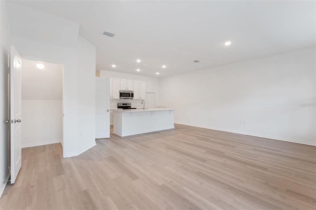 For Sale: $279,805 (3 beds, 2 baths, 1657 Square Feet)