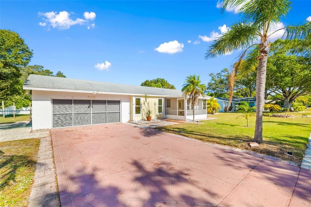 Active With Contract: $310,000 (2 beds, 2 baths, 1632 Square Feet)