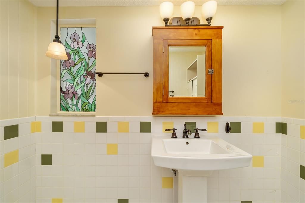 Active With Contract: $310,000 (2 beds, 2 baths, 1632 Square Feet)