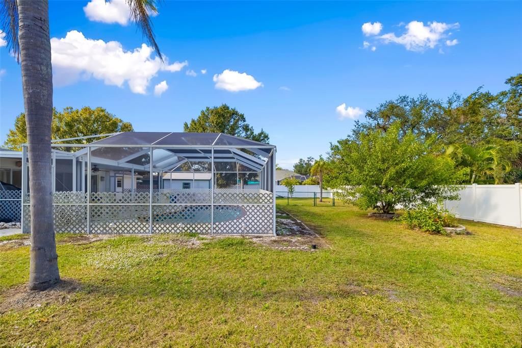 Active With Contract: $310,000 (2 beds, 2 baths, 1632 Square Feet)