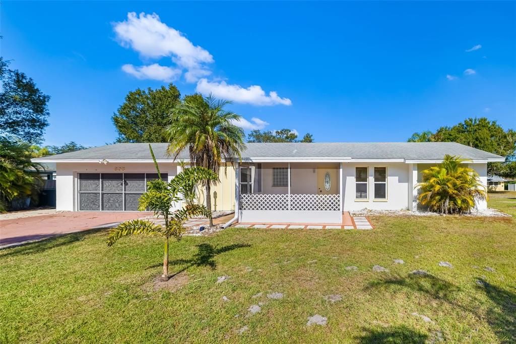 Active With Contract: $310,000 (2 beds, 2 baths, 1632 Square Feet)