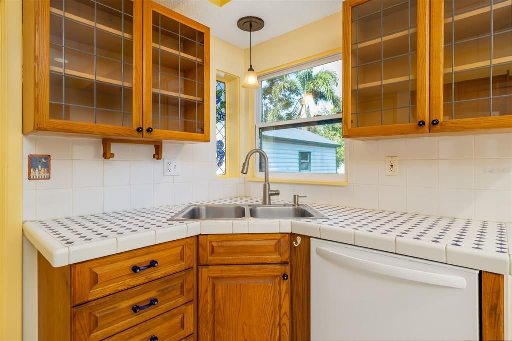 Active With Contract: $310,000 (2 beds, 2 baths, 1632 Square Feet)