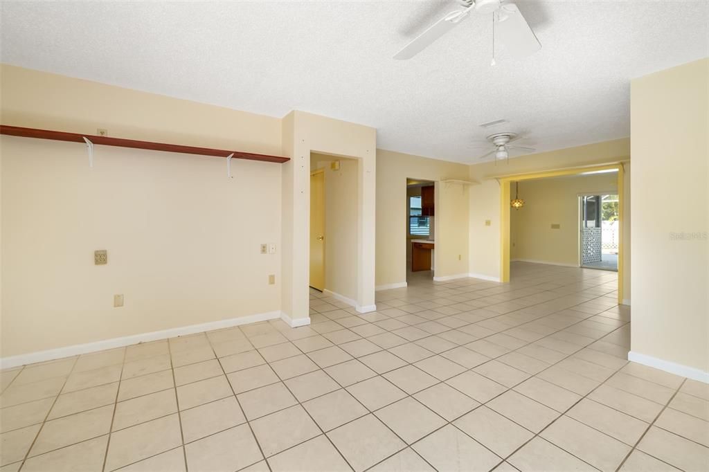 Active With Contract: $310,000 (2 beds, 2 baths, 1632 Square Feet)