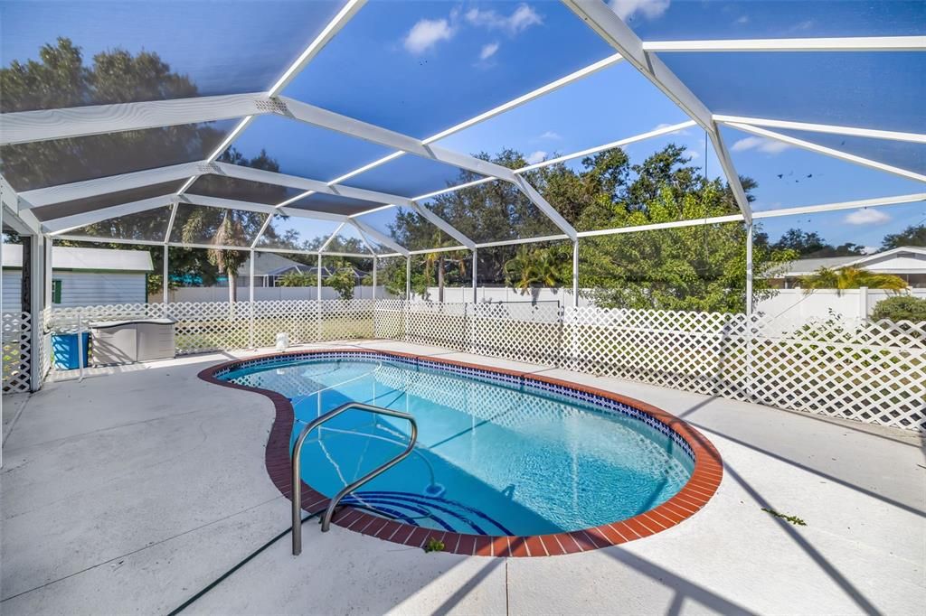 Active With Contract: $310,000 (2 beds, 2 baths, 1632 Square Feet)