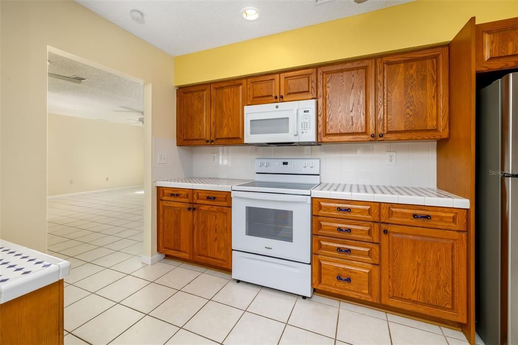 Active With Contract: $310,000 (2 beds, 2 baths, 1632 Square Feet)