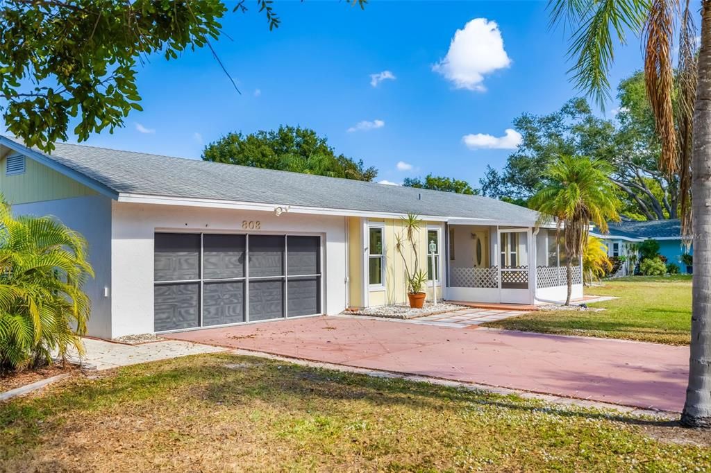 Active With Contract: $310,000 (2 beds, 2 baths, 1632 Square Feet)