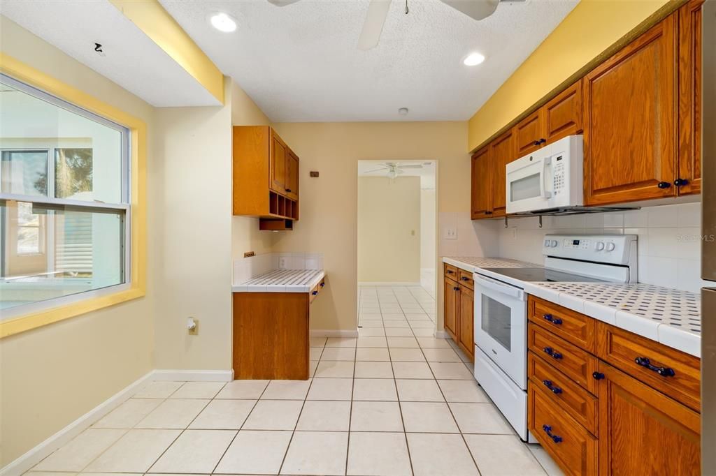 Active With Contract: $310,000 (2 beds, 2 baths, 1632 Square Feet)