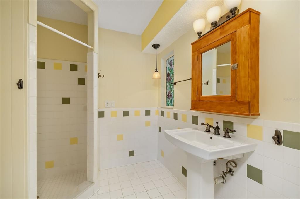 Active With Contract: $310,000 (2 beds, 2 baths, 1632 Square Feet)