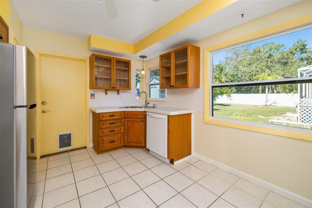 Active With Contract: $310,000 (2 beds, 2 baths, 1632 Square Feet)