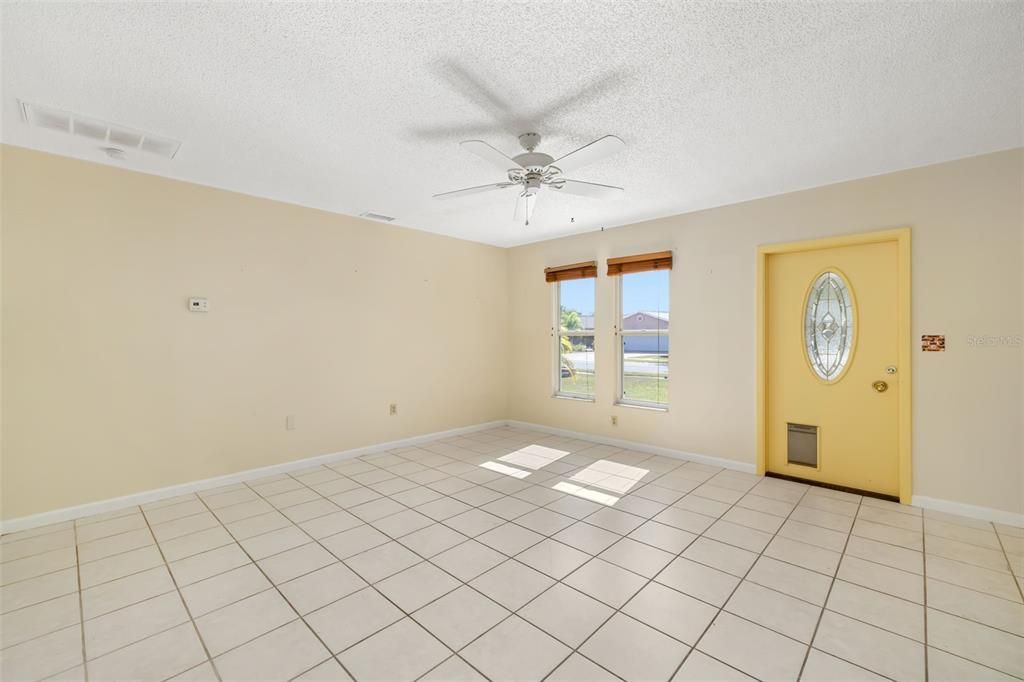 Active With Contract: $310,000 (2 beds, 2 baths, 1632 Square Feet)