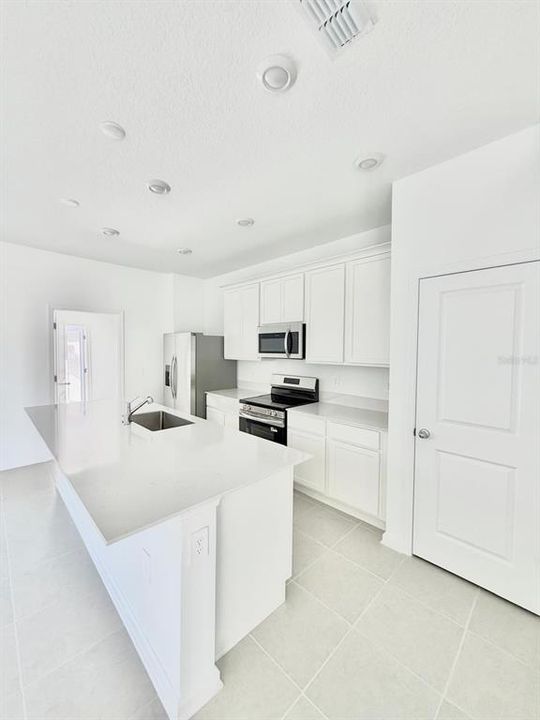 В аренду: $2,630 (4 спален, 2 ванн, 2000 Квадратных фут)