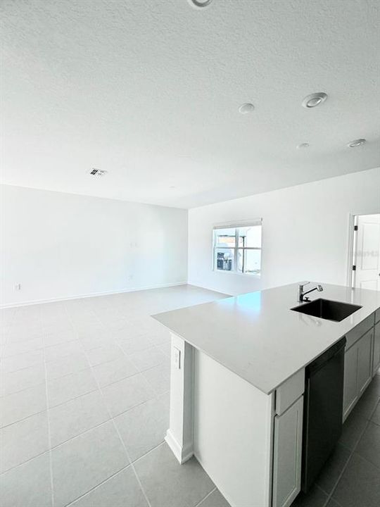 В аренду: $2,630 (4 спален, 2 ванн, 2000 Квадратных фут)