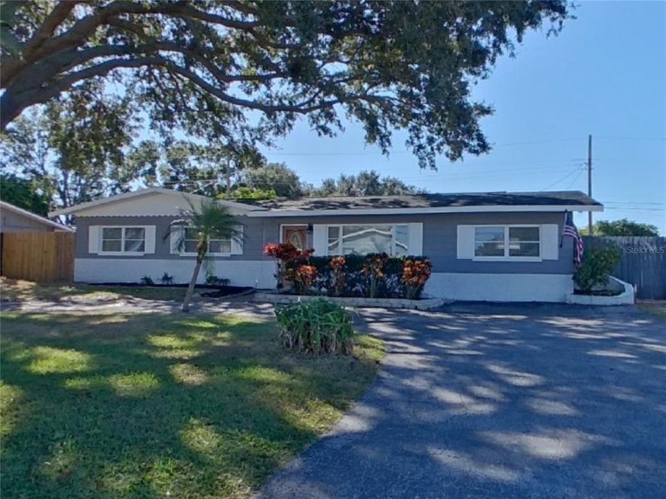 Active With Contract: $2,499 (3 beds, 2 baths, 1485 Square Feet)