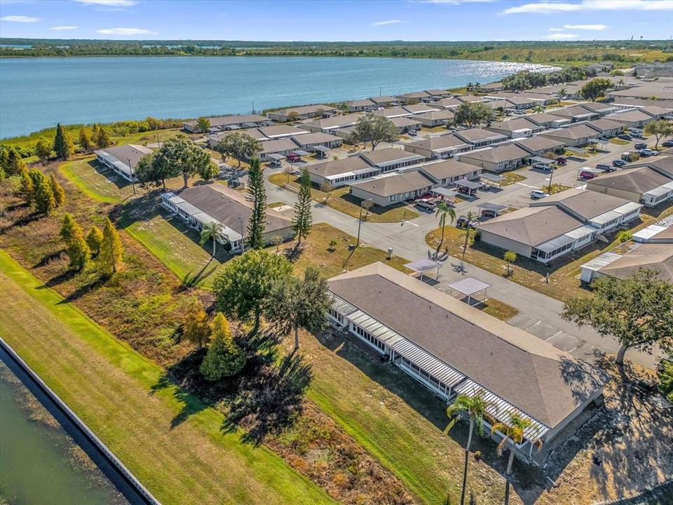 На продажу: $167,990 (2 спален, 2 ванн, 1073 Квадратных фут)