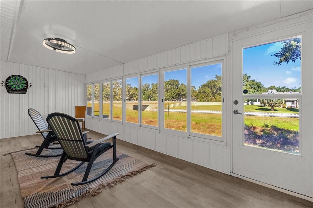 На продажу: $167,990 (2 спален, 2 ванн, 1073 Квадратных фут)