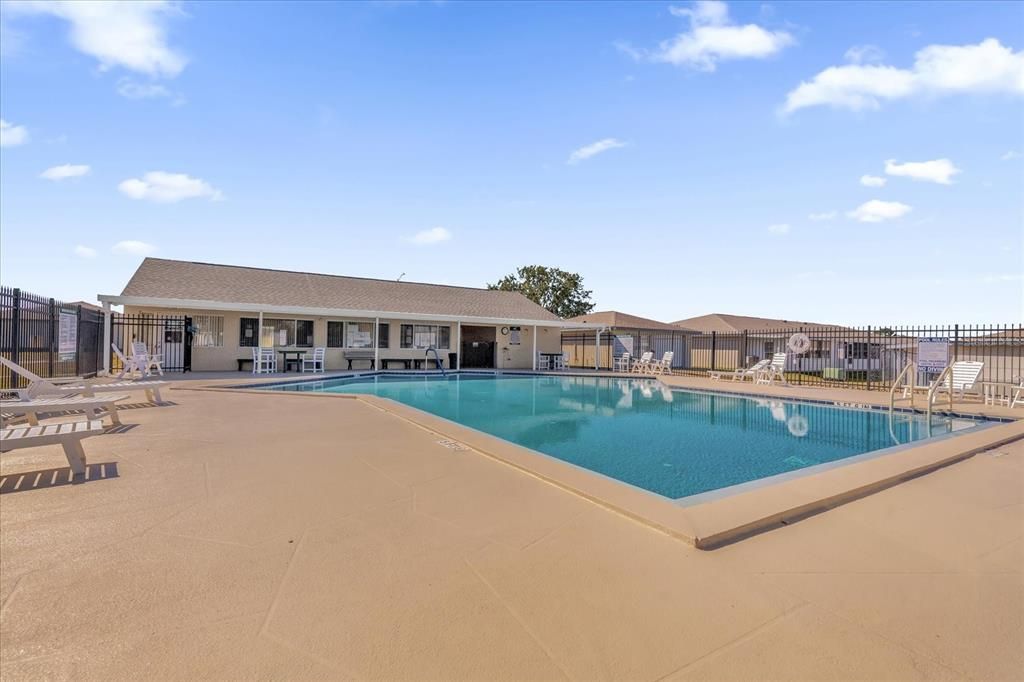 На продажу: $167,990 (2 спален, 2 ванн, 1073 Квадратных фут)