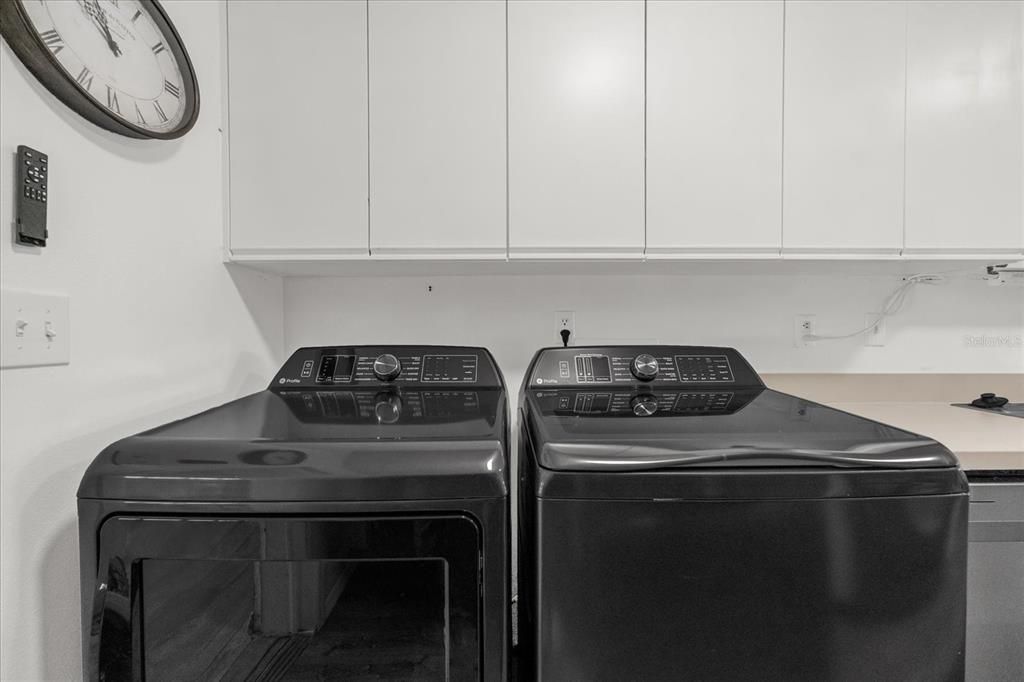 На продажу: $167,990 (2 спален, 2 ванн, 1073 Квадратных фут)