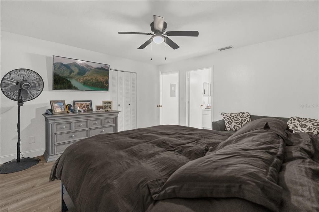 На продажу: $167,990 (2 спален, 2 ванн, 1073 Квадратных фут)