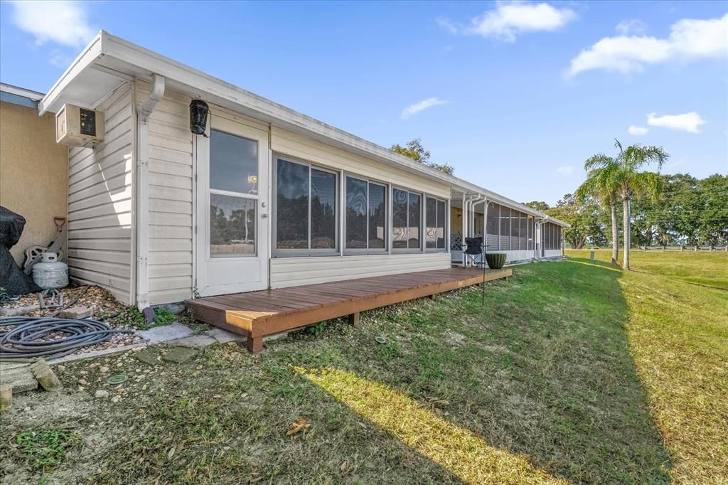 На продажу: $167,990 (2 спален, 2 ванн, 1073 Квадратных фут)