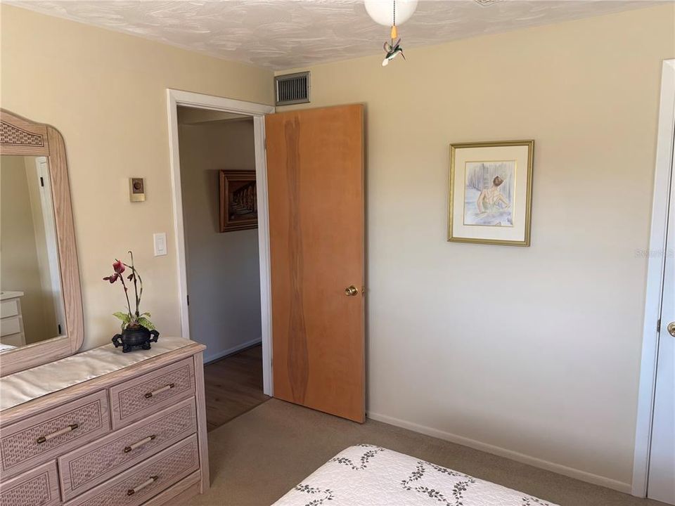 Activo con contrato: $205,000 (2 camas, 1 baños, 1010 Pies cuadrados)