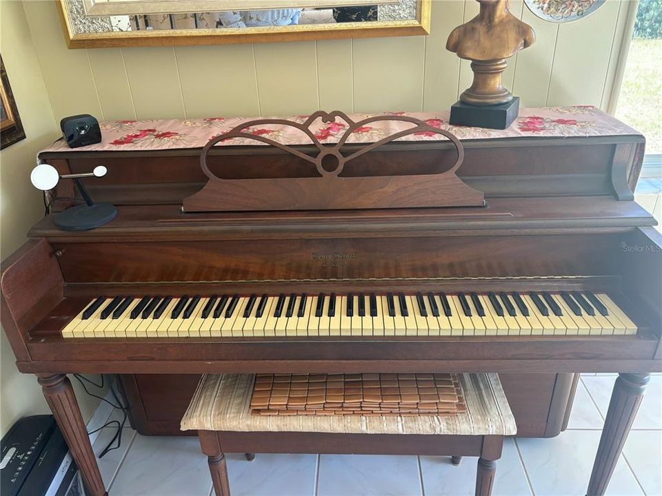 Activo con contrato: $205,000 (2 camas, 1 baños, 1010 Pies cuadrados)