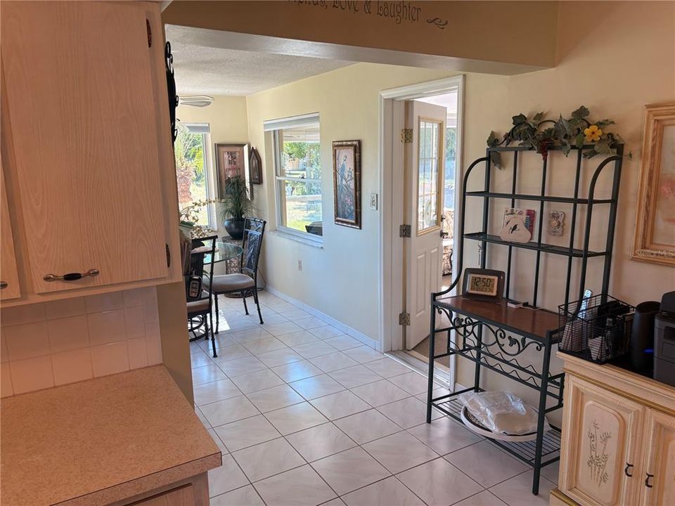 Activo con contrato: $205,000 (2 camas, 1 baños, 1010 Pies cuadrados)