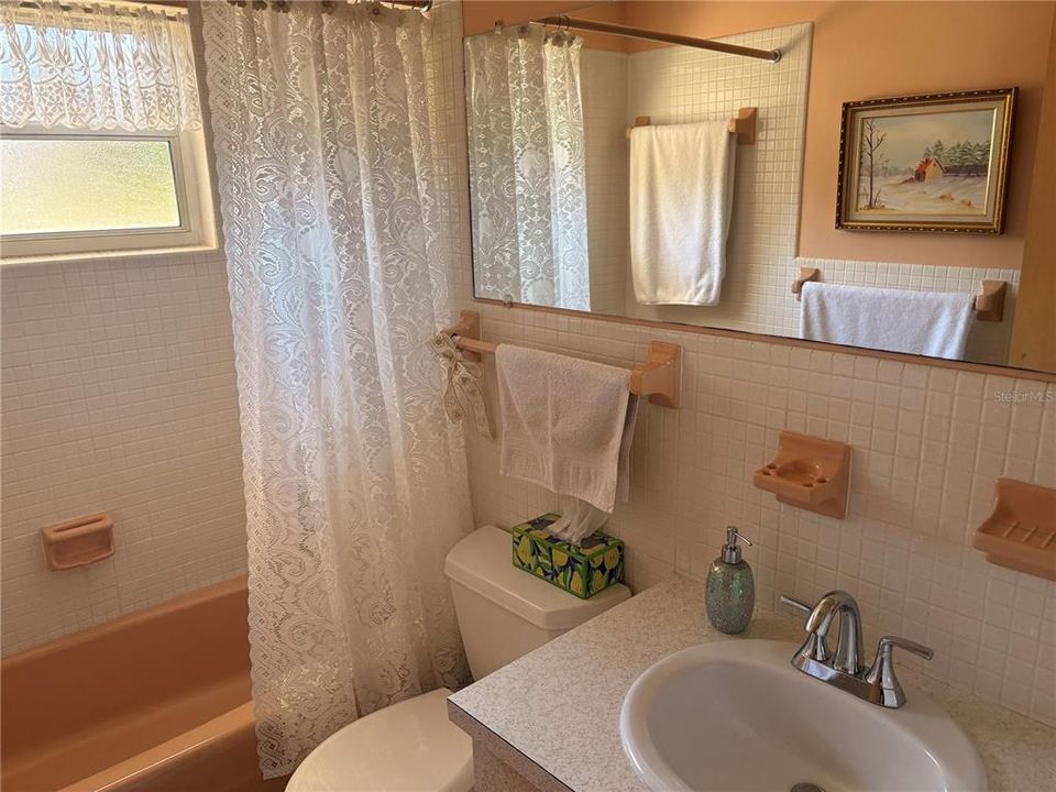 Activo con contrato: $205,000 (2 camas, 1 baños, 1010 Pies cuadrados)