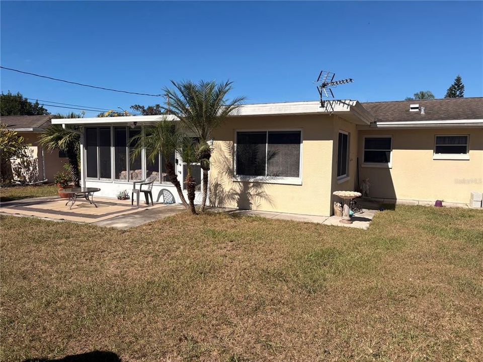 Activo con contrato: $205,000 (2 camas, 1 baños, 1010 Pies cuadrados)