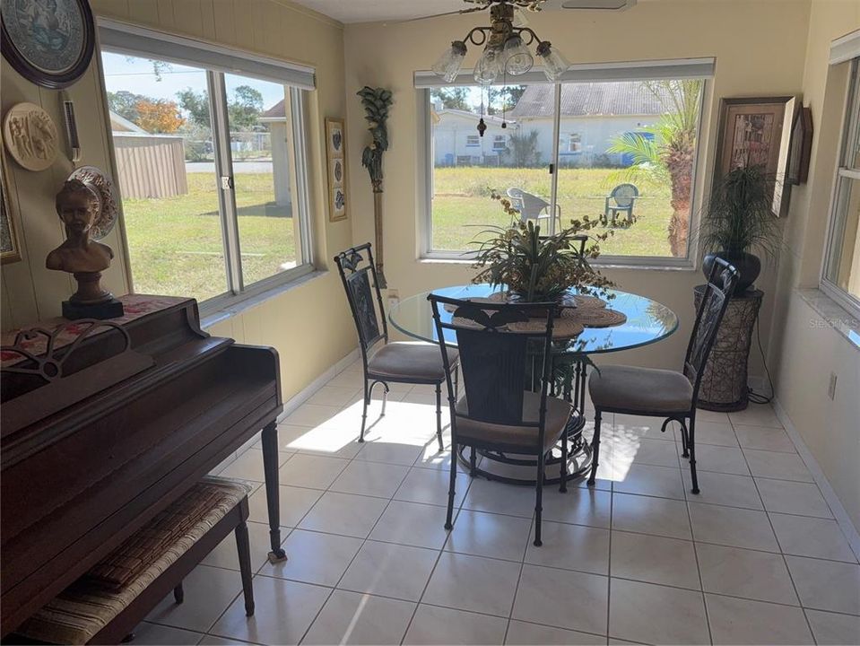 Activo con contrato: $205,000 (2 camas, 1 baños, 1010 Pies cuadrados)