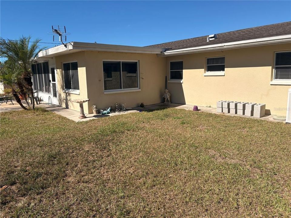 Activo con contrato: $205,000 (2 camas, 1 baños, 1010 Pies cuadrados)