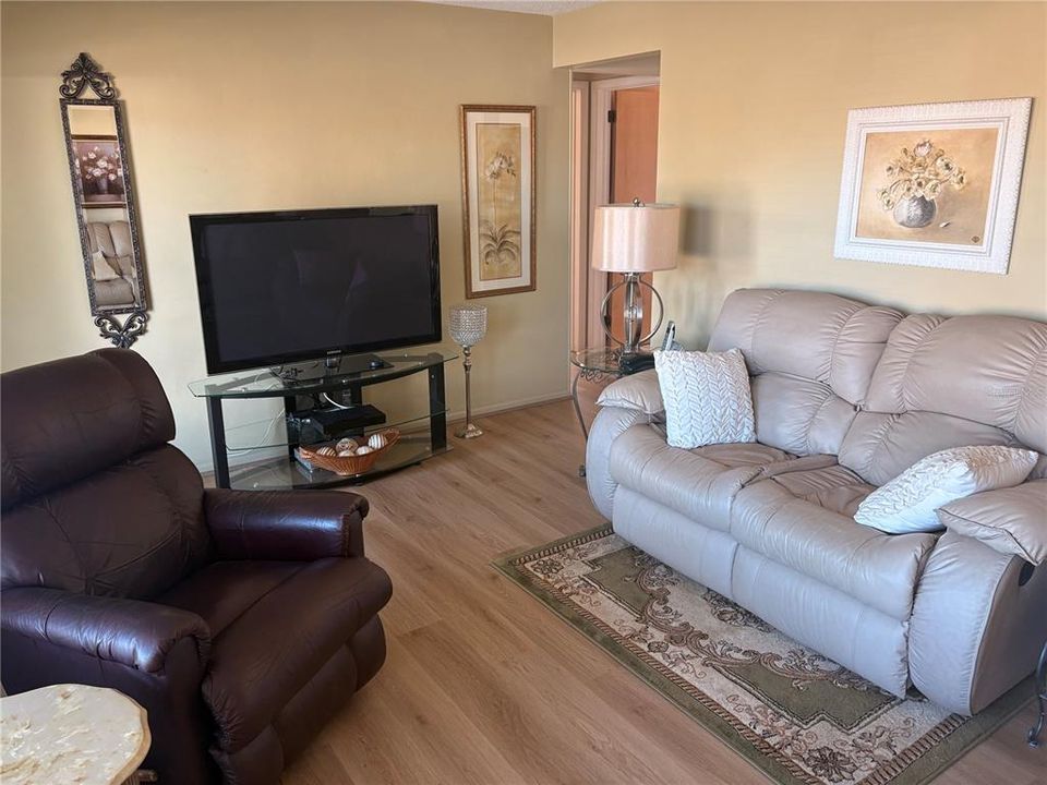 Activo con contrato: $205,000 (2 camas, 1 baños, 1010 Pies cuadrados)