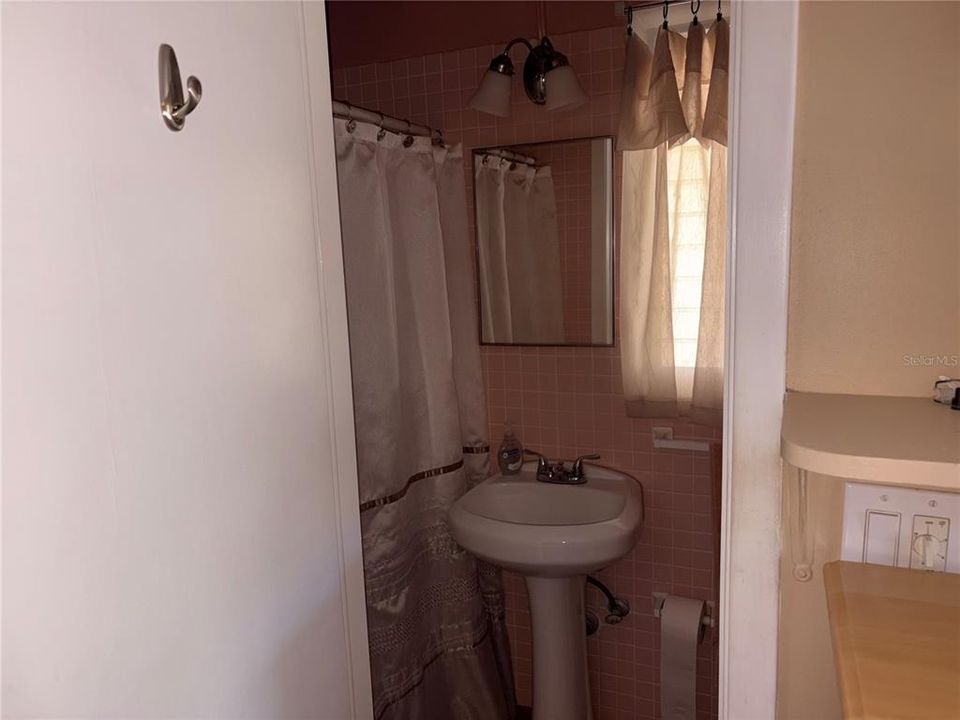 Activo con contrato: $205,000 (2 camas, 1 baños, 1010 Pies cuadrados)