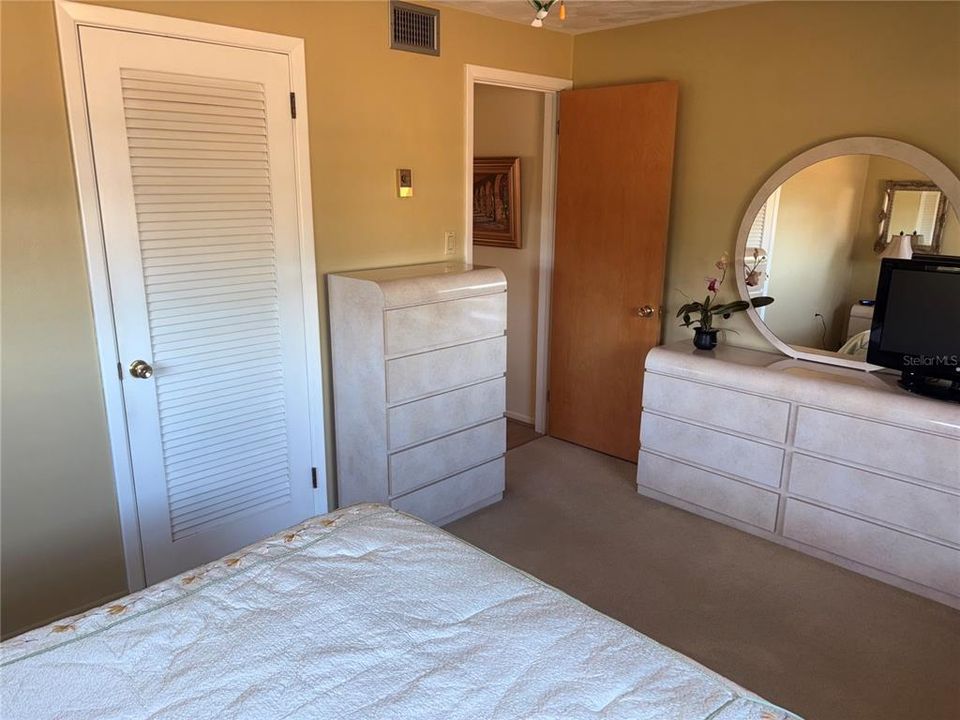 Activo con contrato: $205,000 (2 camas, 1 baños, 1010 Pies cuadrados)