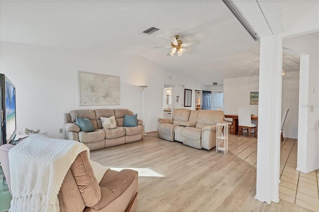 For Sale: $209,900 (2 beds, 2 baths, 1243 Square Feet)