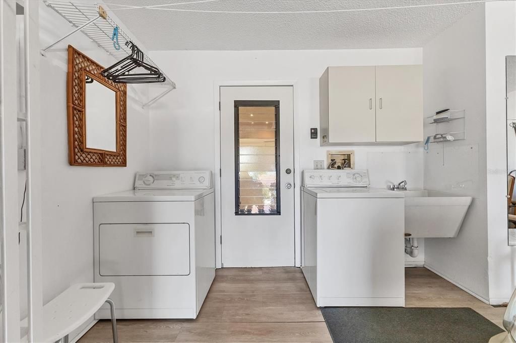 For Sale: $209,900 (2 beds, 2 baths, 1243 Square Feet)