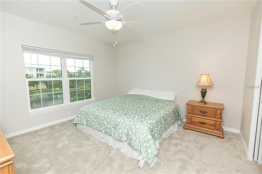 For Sale: $322,777 (2 beds, 2 baths, 996 Square Feet)