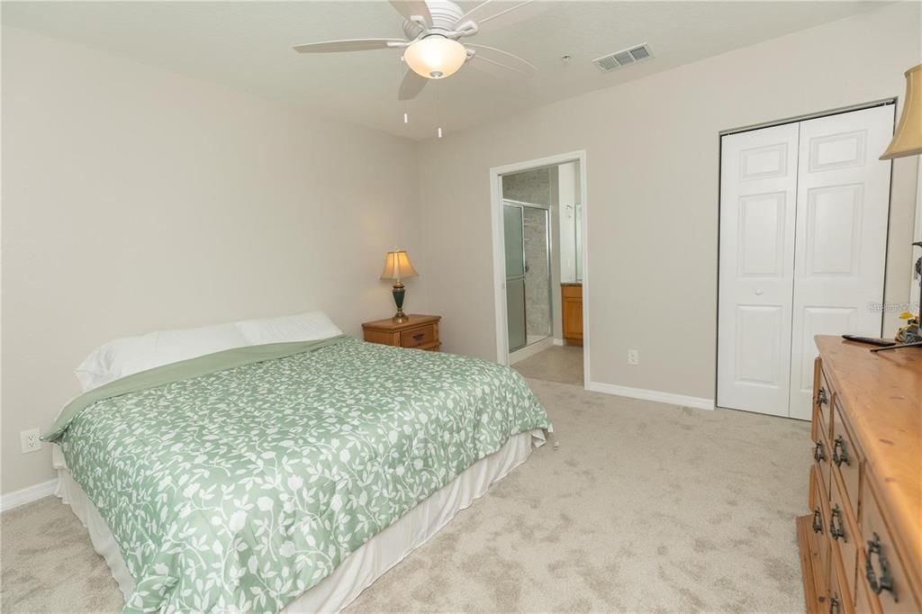 For Sale: $322,777 (2 beds, 2 baths, 996 Square Feet)