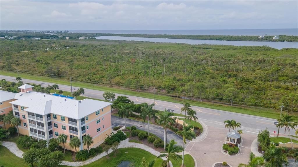 For Sale: $322,777 (2 beds, 2 baths, 996 Square Feet)