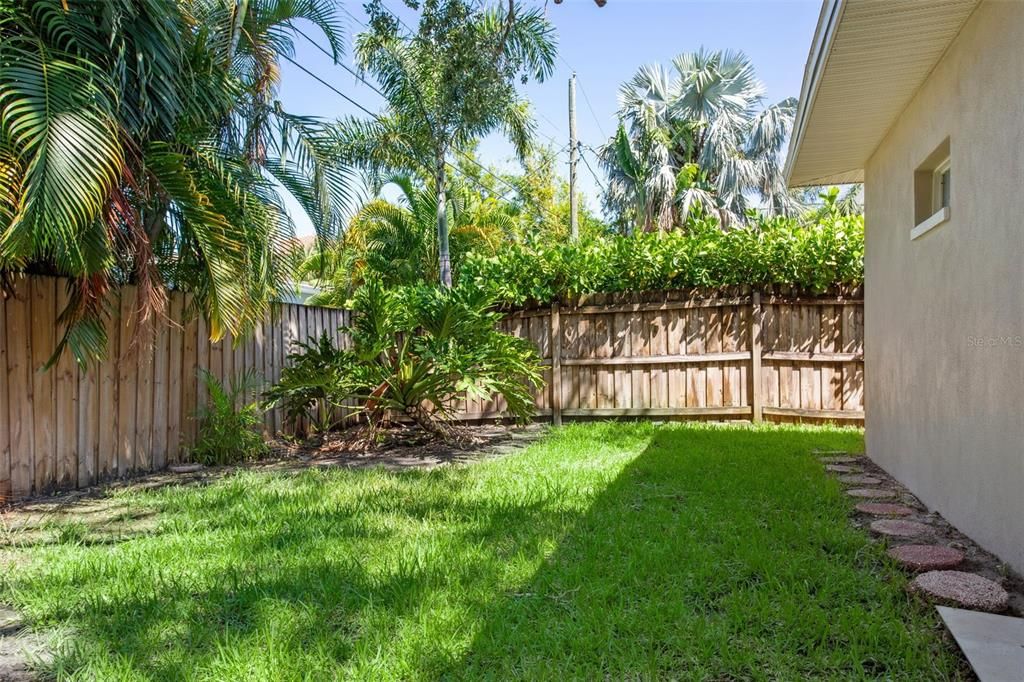 For Rent: $6,500 (3 beds, 2 baths, 1755 Square Feet)