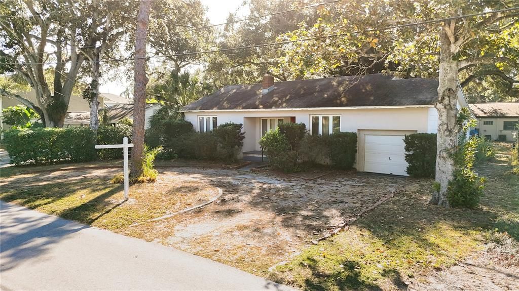 For Sale: $650,000 (2 beds, 1 baths, 1192 Square Feet)