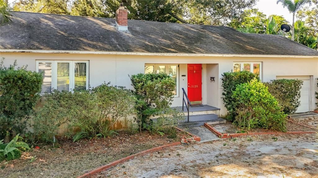 For Sale: $650,000 (2 beds, 1 baths, 1192 Square Feet)