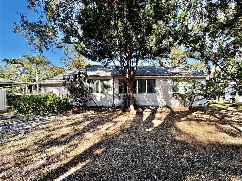 For Sale: $650,000 (2 beds, 1 baths, 1192 Square Feet)