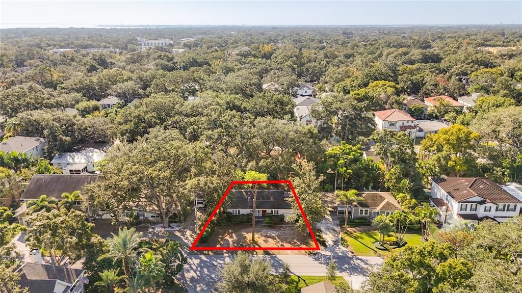 For Sale: $650,000 (2 beds, 1 baths, 1192 Square Feet)