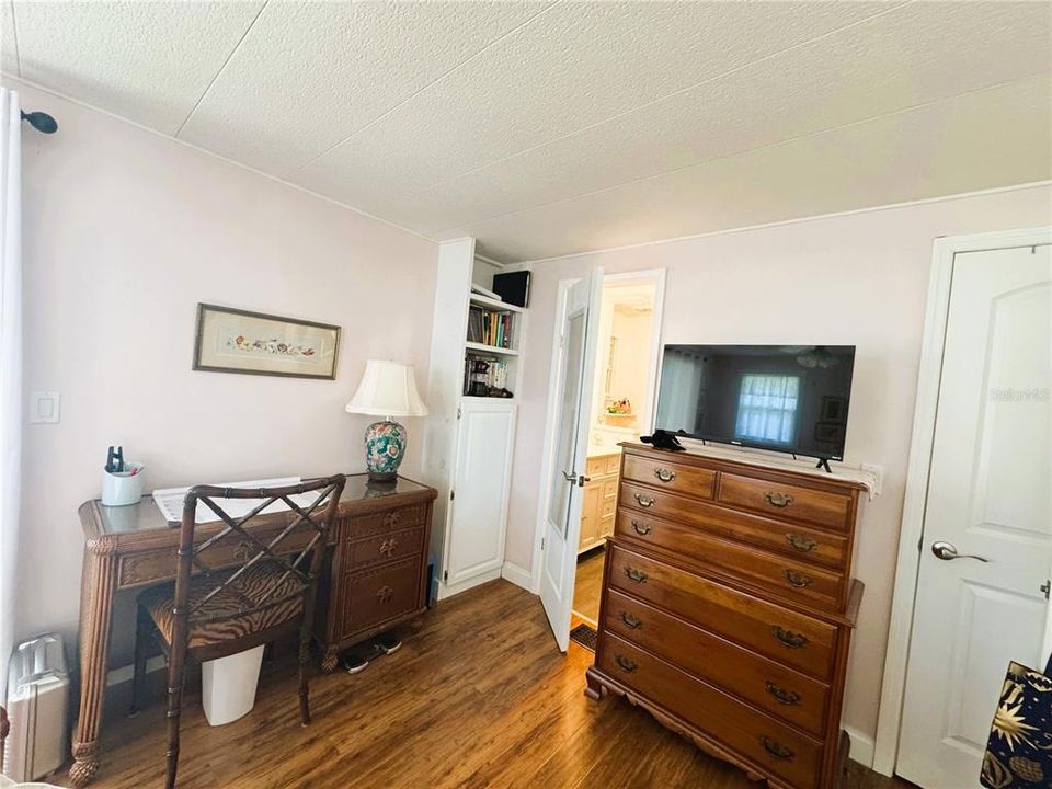 For Sale: $199,000 (2 beds, 2 baths, 1200 Square Feet)