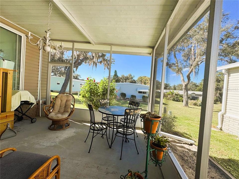 For Sale: $199,000 (2 beds, 2 baths, 1200 Square Feet)