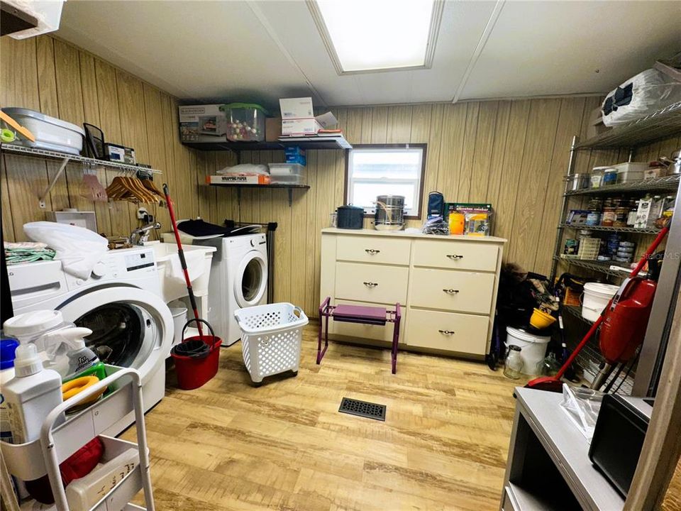 For Sale: $199,000 (2 beds, 2 baths, 1200 Square Feet)