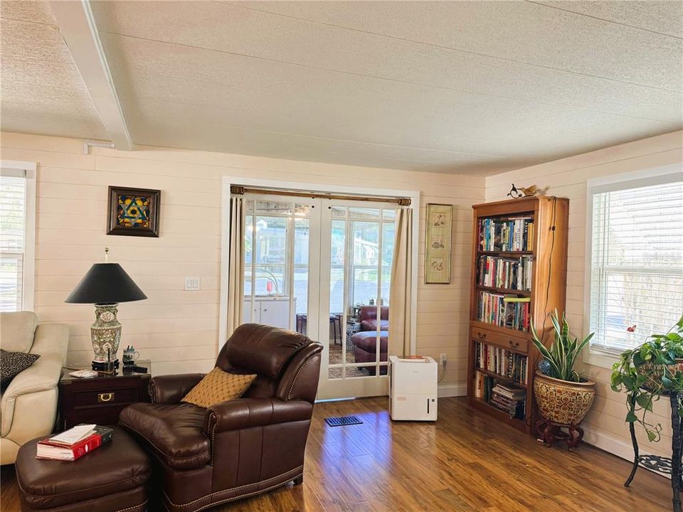 For Sale: $199,000 (2 beds, 2 baths, 1200 Square Feet)